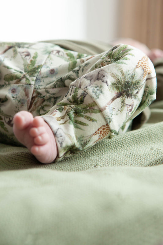 Katoenen dekentje gebreid dusty green ajour