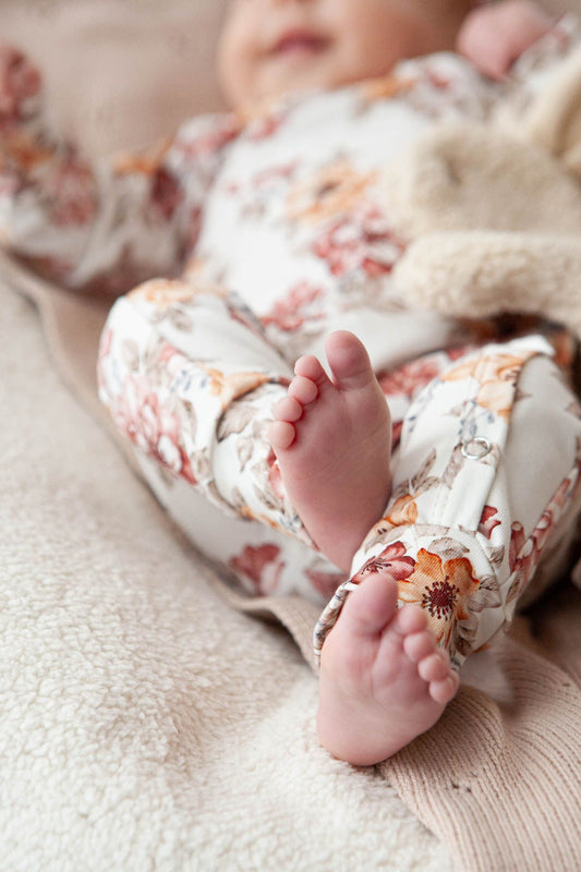 Schöner Blumen Strampler