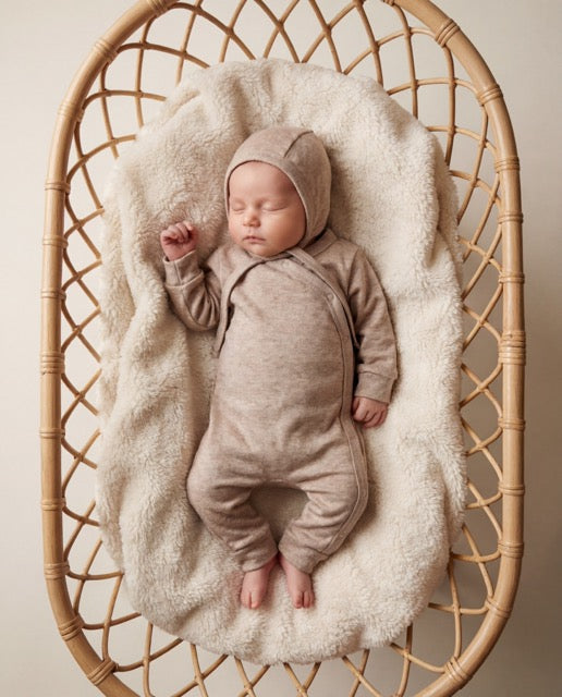 Baby hat with ribbed bear heads (without button)