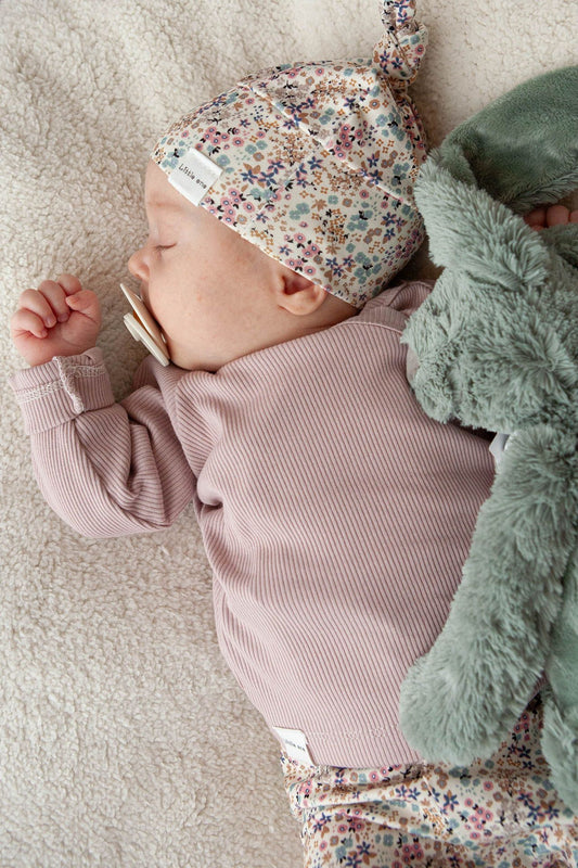 Hat sweet little flowers