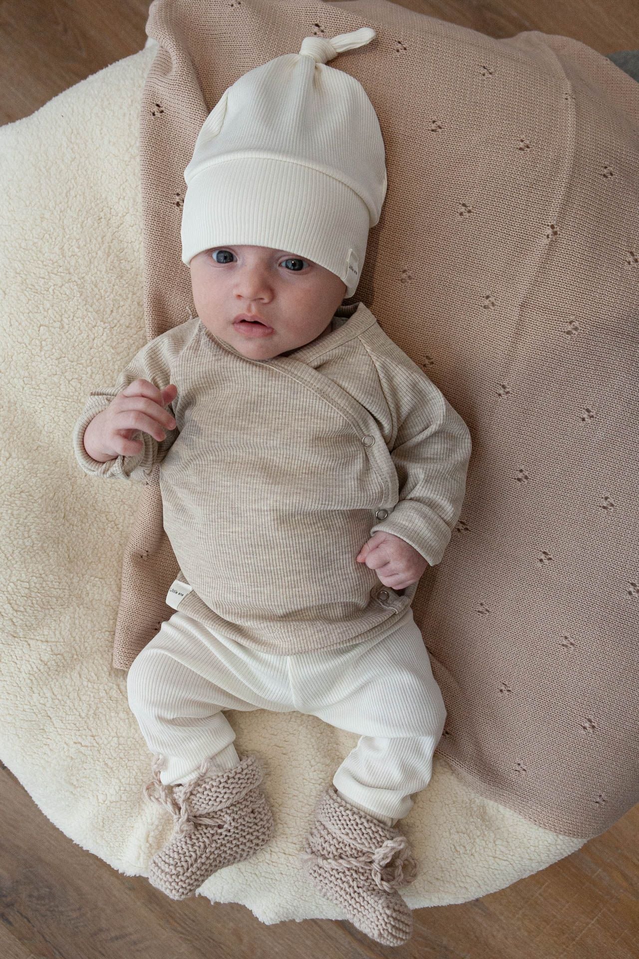 Merino wool slippers wheat
