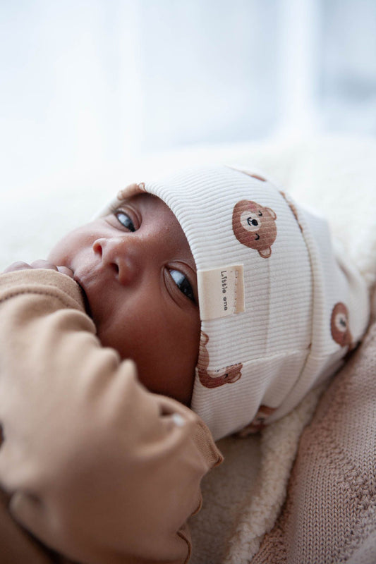 Baby hat with ribbed bear heads (without button)