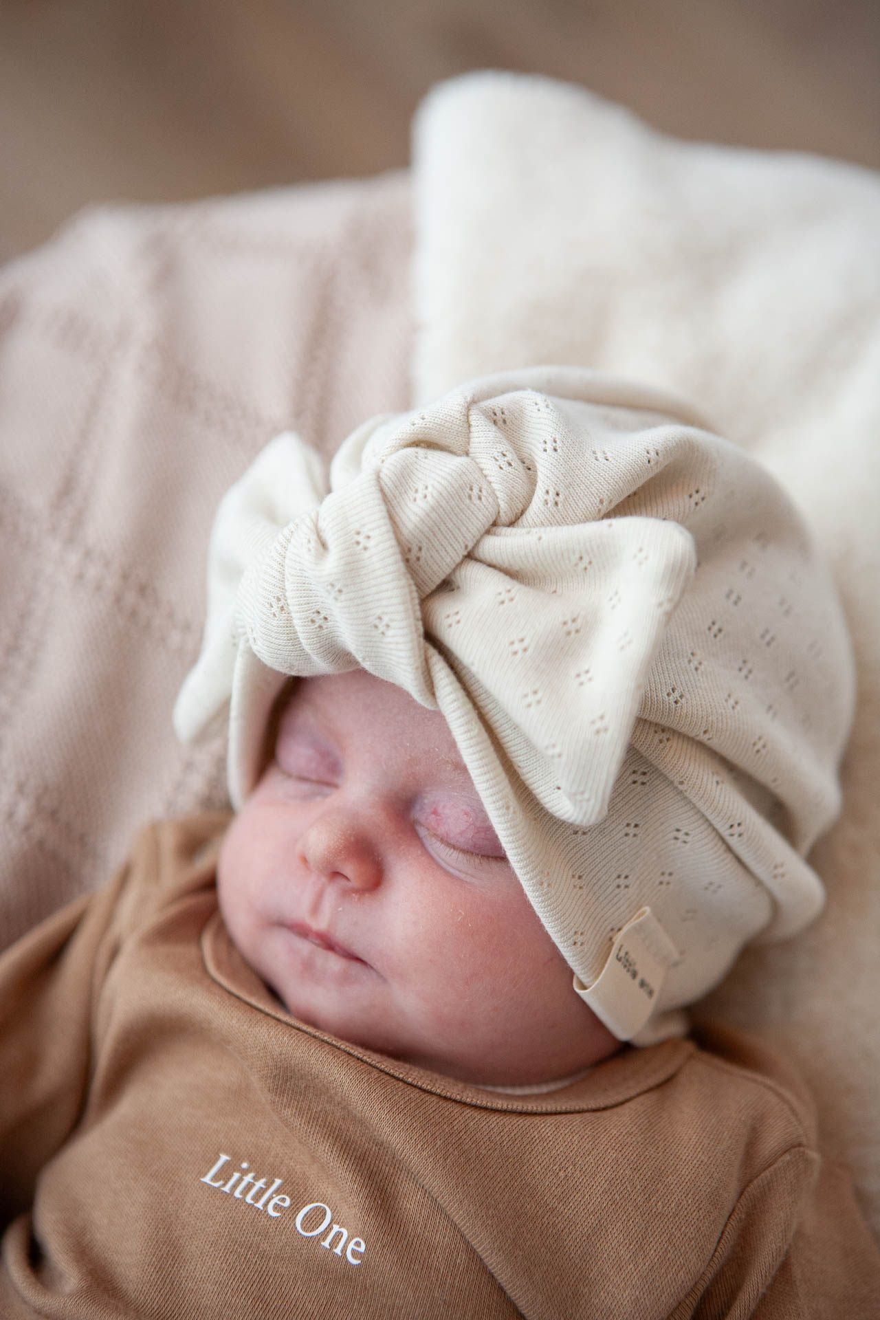 Turban hat openwork beige natural