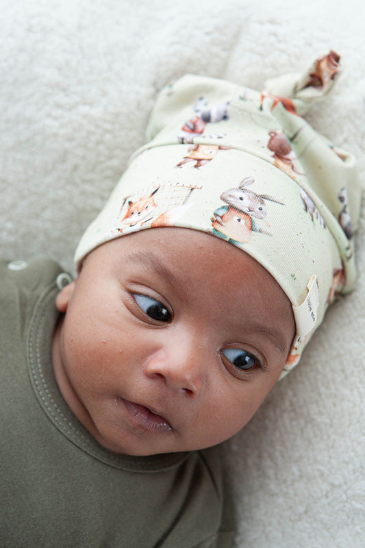 Mutsje little one playing friends