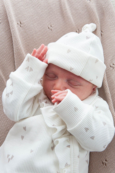 Baby hat ribbed ecru hearts
