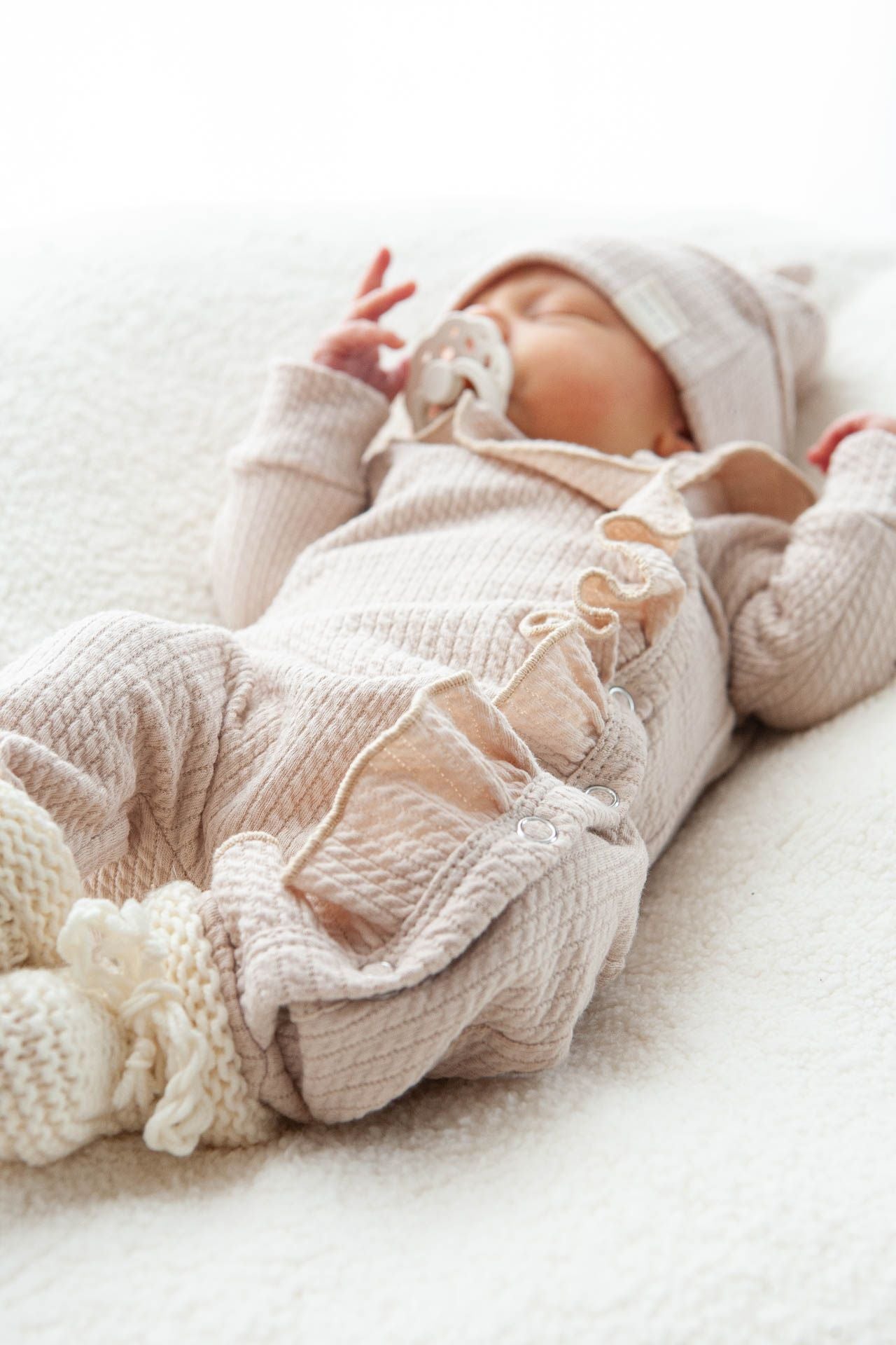 Ruffled cable romper natural