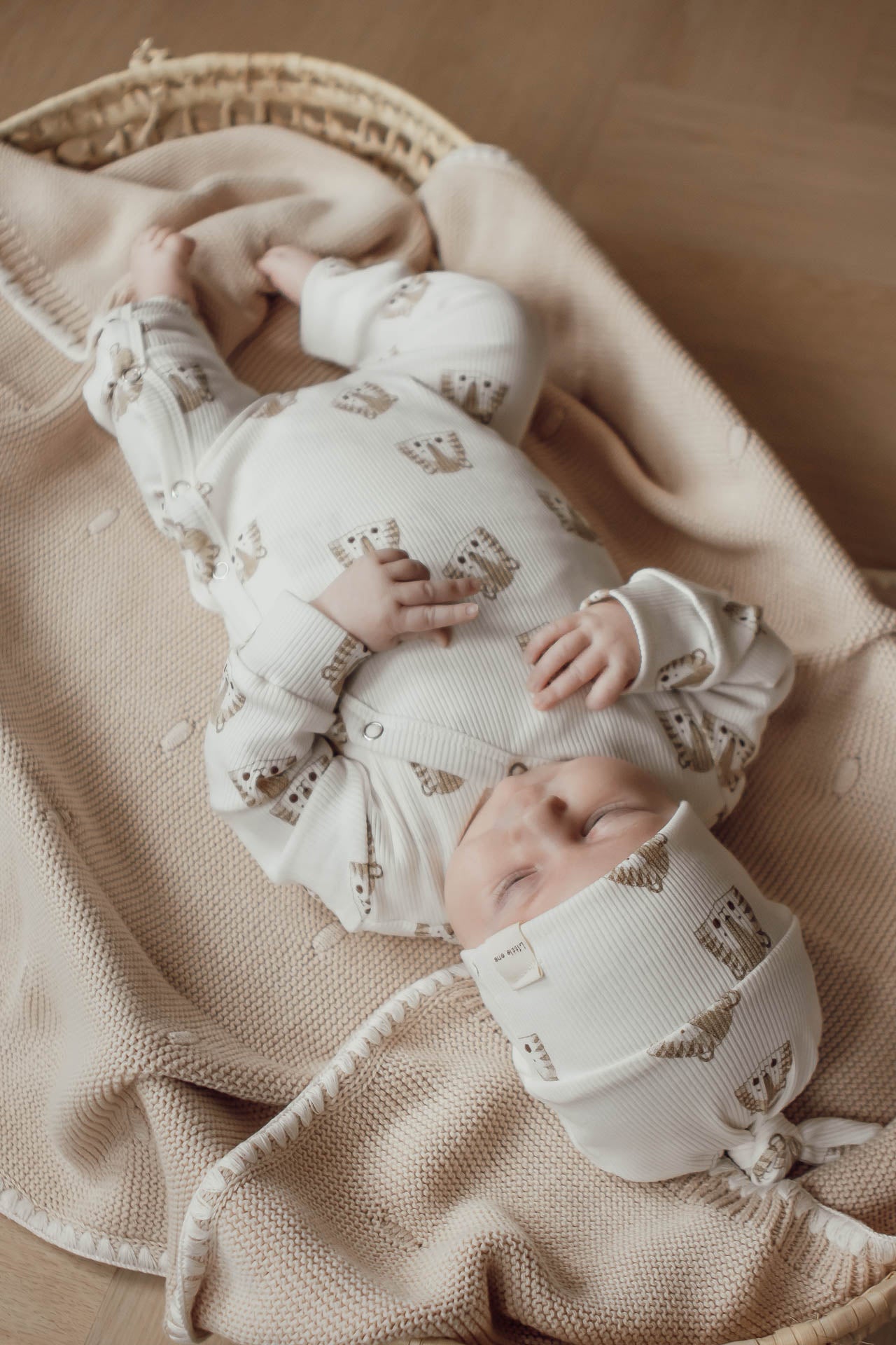 Baby-Ripp-Dino-Mütze