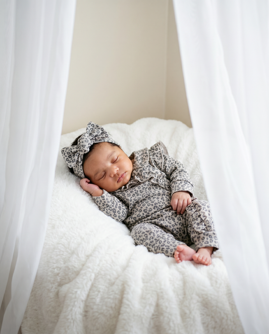 Baby romper with ruffled rib bows